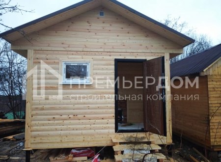 Фото со стройплощадок - Баня из бруса 4х4.5 м.