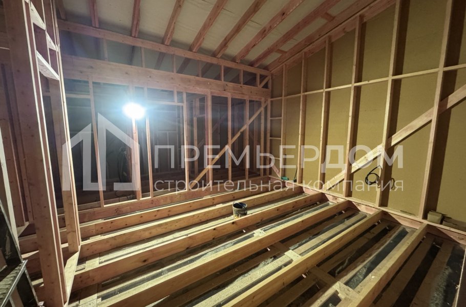 Фото со стройплощадок - Каркасный дом 10х11 м.