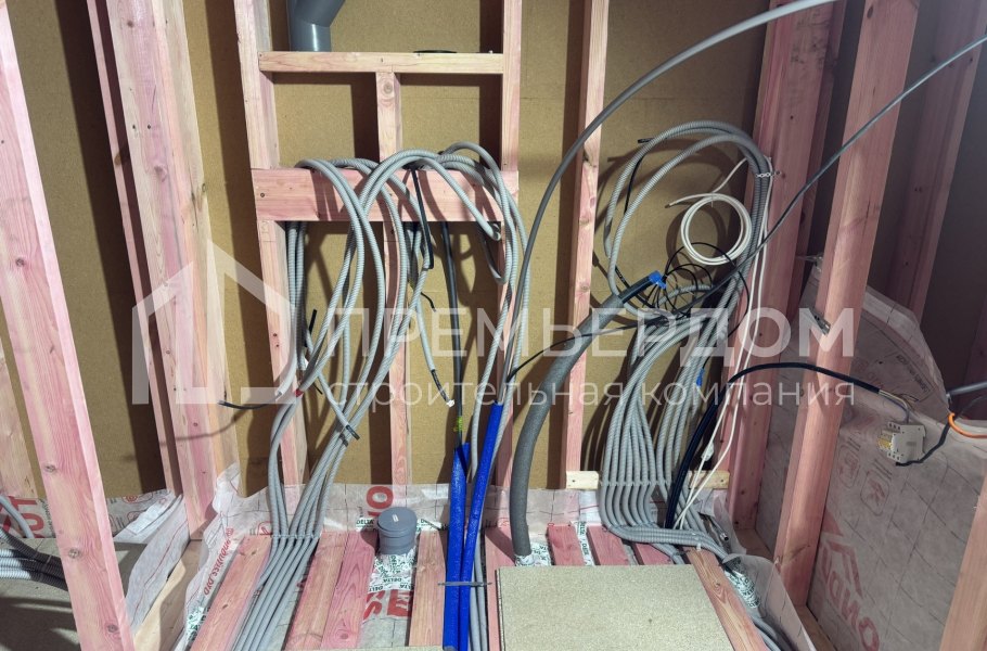 Фото со стройплощадок - Каркасный дом 10х11 м.