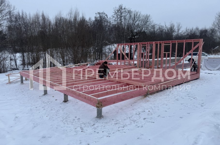 Фото со стройплощадок - Каркасный дом 10х11 м.