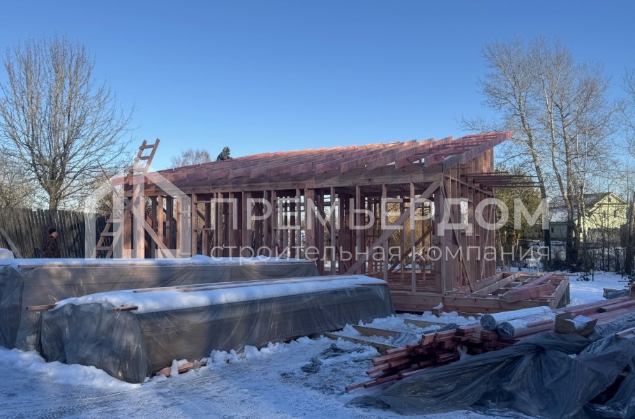 Фото со стройплощадок - Каркасный дом 10х11 м.