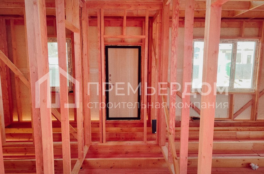 Фото со стройплощадок - Каркасный дом 11х10 м.