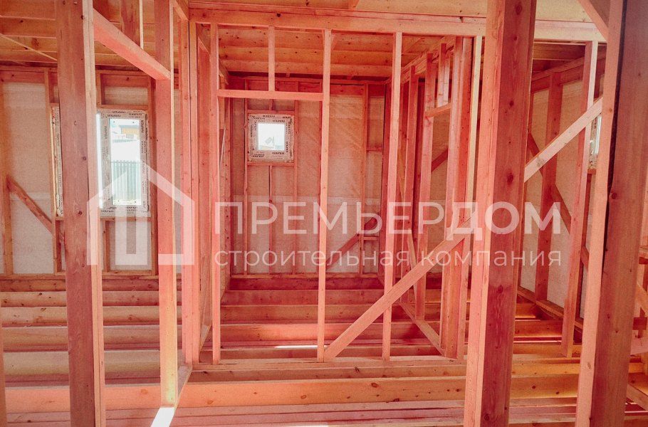 Фото со стройплощадок - Каркасный дом 11х10 м.