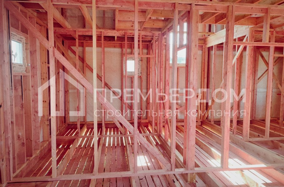 Фото со стройплощадок - Каркасный дом 11х10 м.