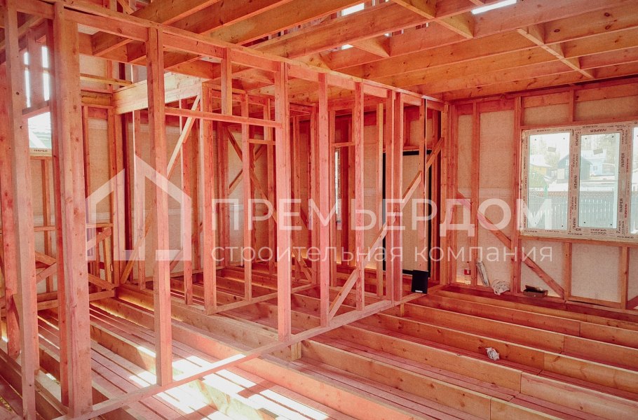 Фото со стройплощадок - Каркасный дом 11х10 м.