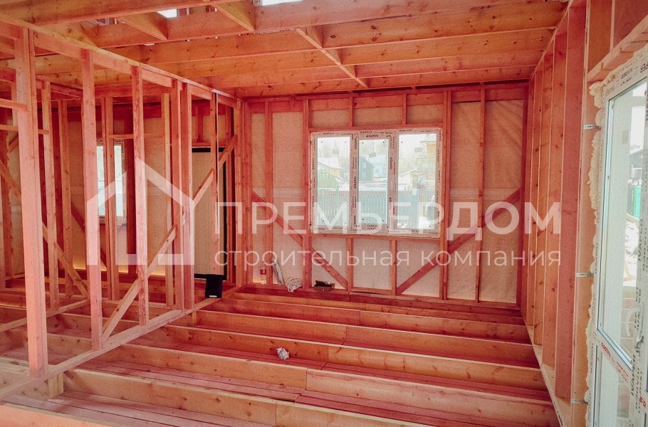 Фото со стройплощадок - Каркасный дом 11х10 м.