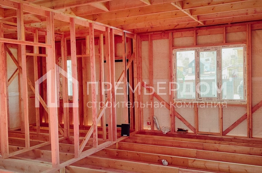 Фото со стройплощадок - Каркасный дом 11х10 м.