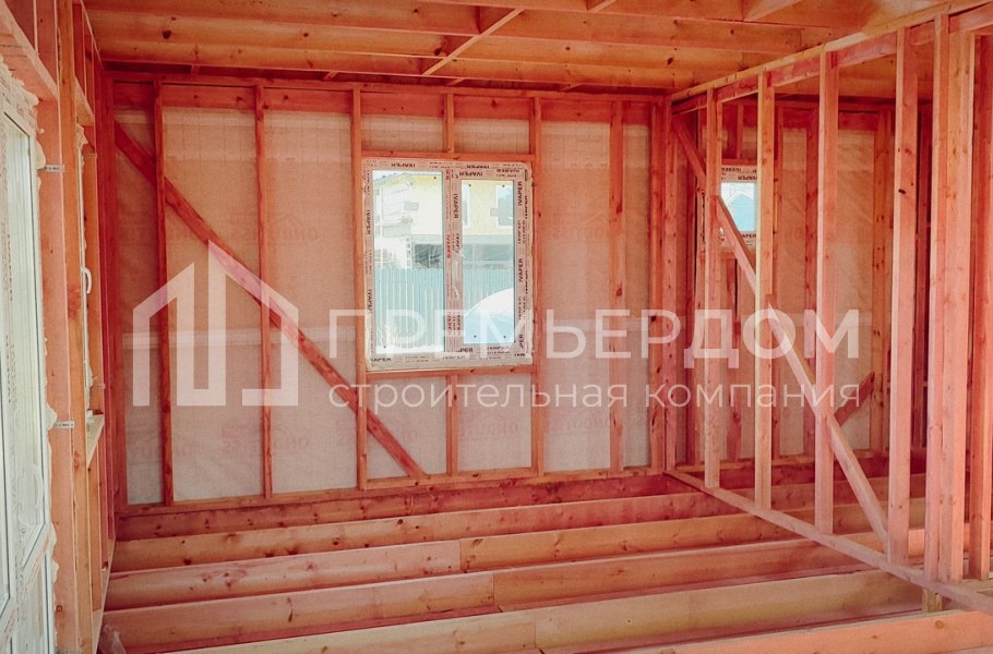 Фото со стройплощадок - Каркасный дом 11х10 м.