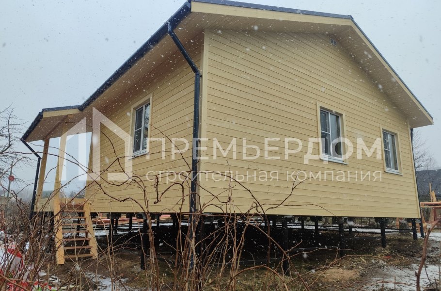 Фото со стройплощадок - Каркасный дом 9х9,4 м.