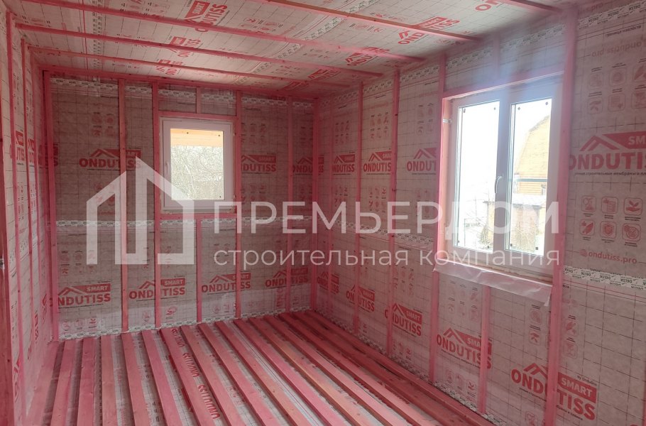 Фото со стройплощадок - Каркасный дом 9х9,4 м.