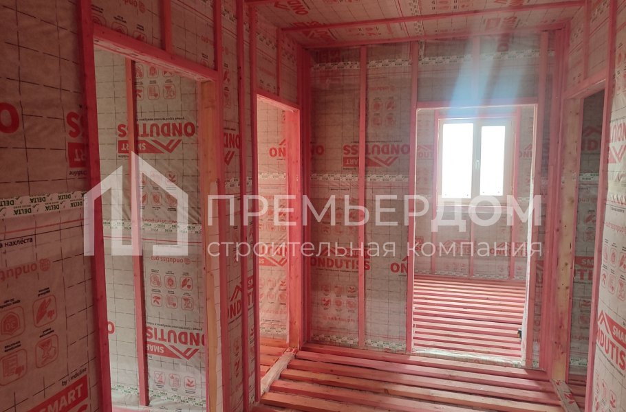 Фото со стройплощадок - Каркасный дом 9х9,4 м.