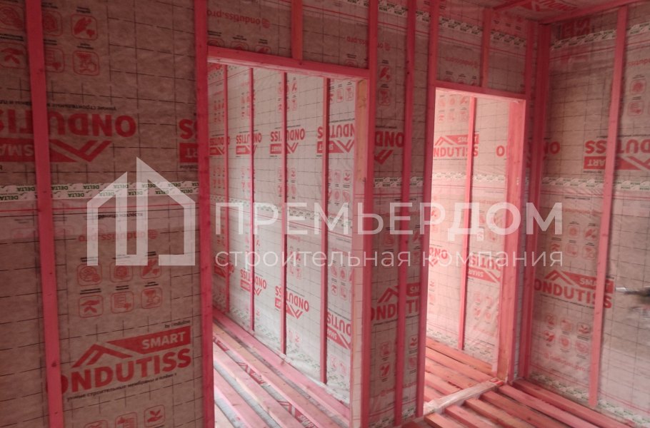 Фото со стройплощадок - Каркасный дом 9х9,4 м.