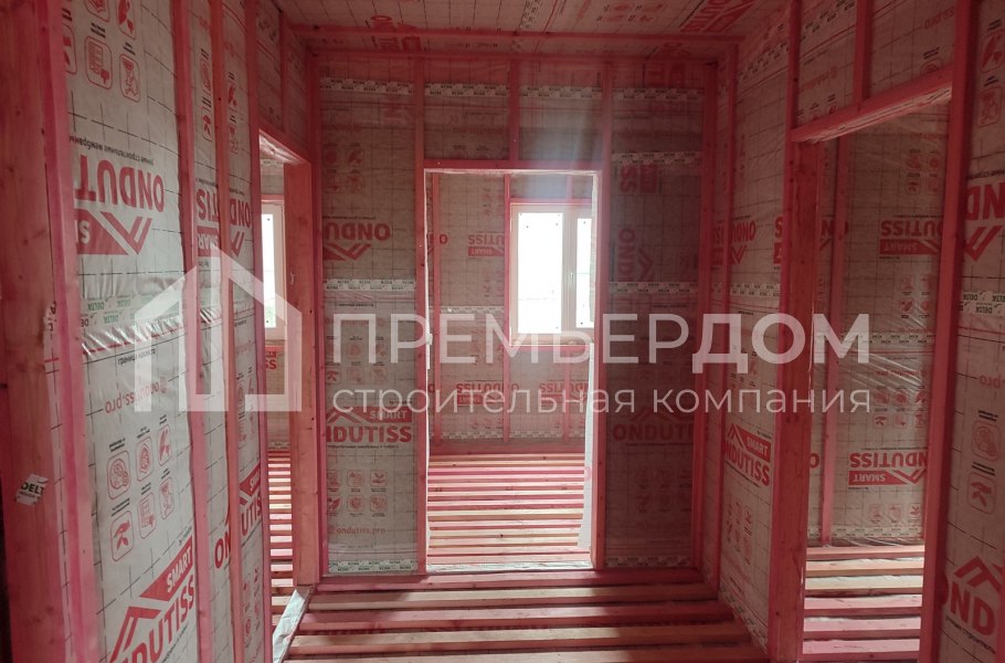 Фото со стройплощадок - Каркасный дом 9х9,4 м.