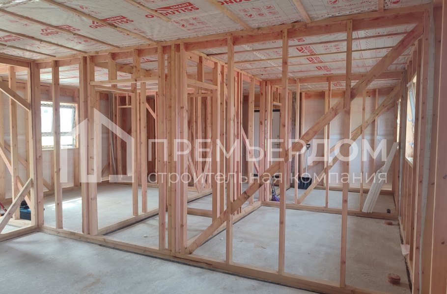 Фото со стройплощадок - Каркасный дом 8х10 м.