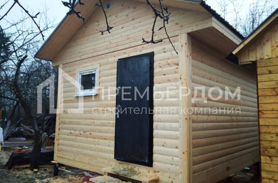 Фото со стройплощадок - Баня из бруса 4х4.5 м.