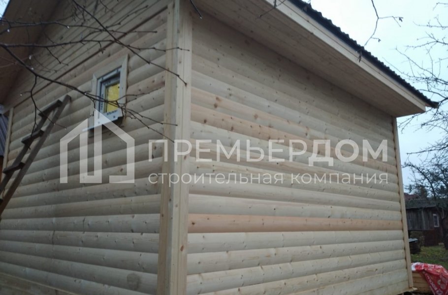 Фото со стройплощадок - Баня из бруса 4х4.5 м.