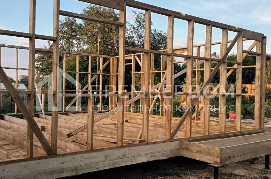 Фото со стройплощадок - Каркасный дом 9х10 м.