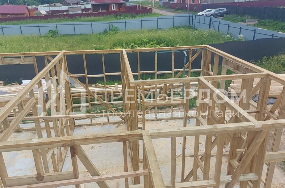 Фото со стройплощадок - Каркасный дом 9х13 м.
