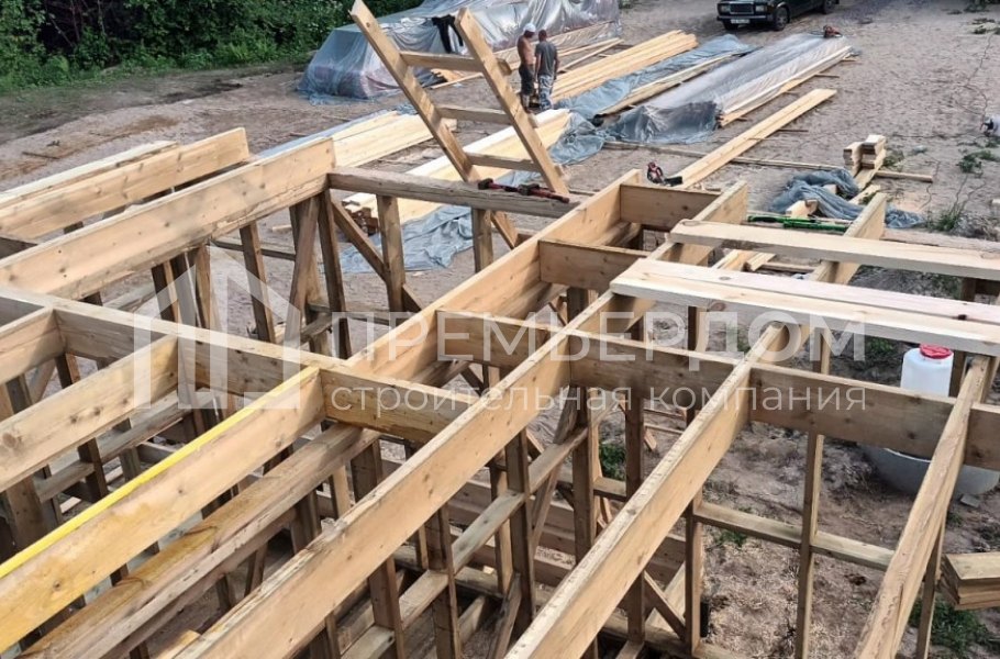 Фото со стройплощадок - Каркасный дом 9х10 м.