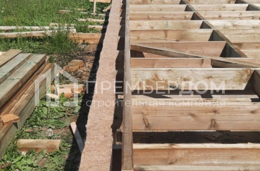 Фото со стройплощадок - Каркасный дом 8х8.5 м.