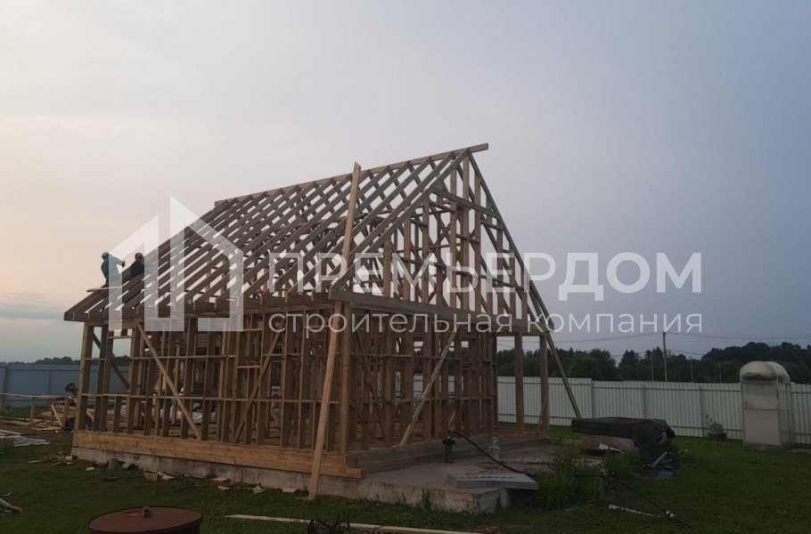 Фото со стройплощадок - Каркасный дом 8х8.5 м.