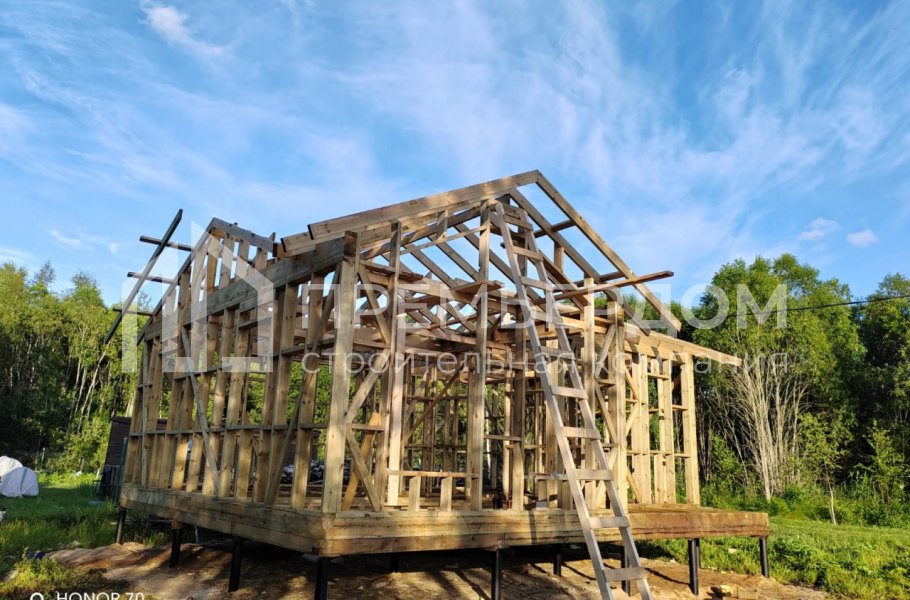 Фото со стройплощадок - Каркасный дом 7.2х8 м.