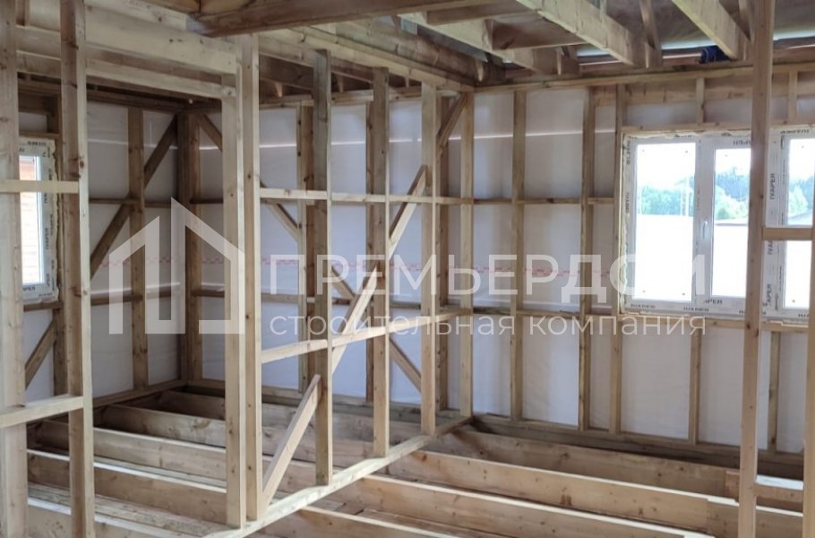 Фото со стройплощадок - Каркасный дом 8х8.5 м.
