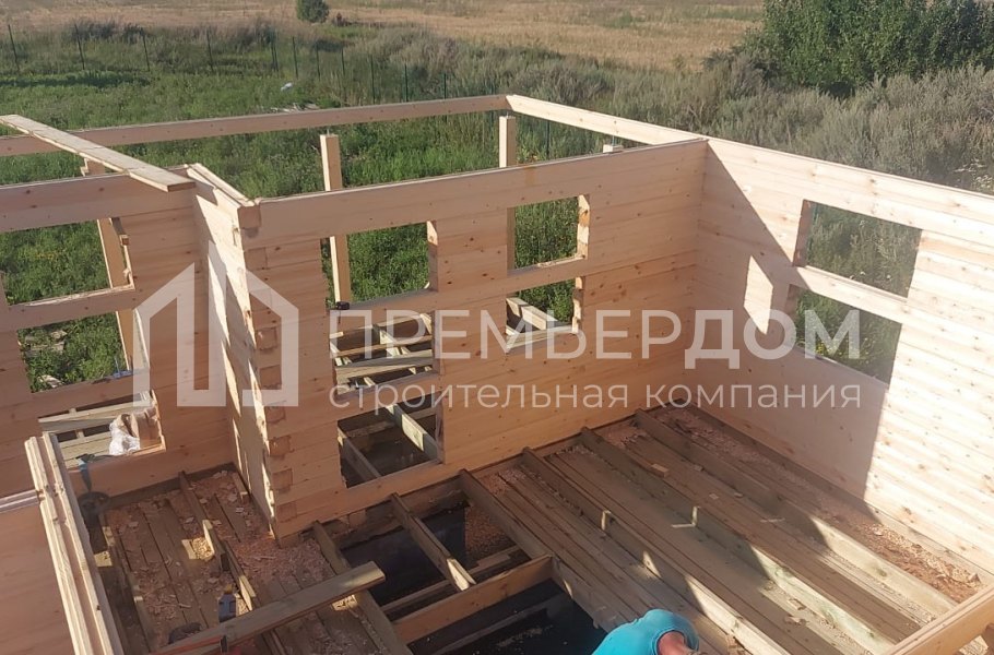 Фото со стройплощадок - Дом из бруса 9х11 м.